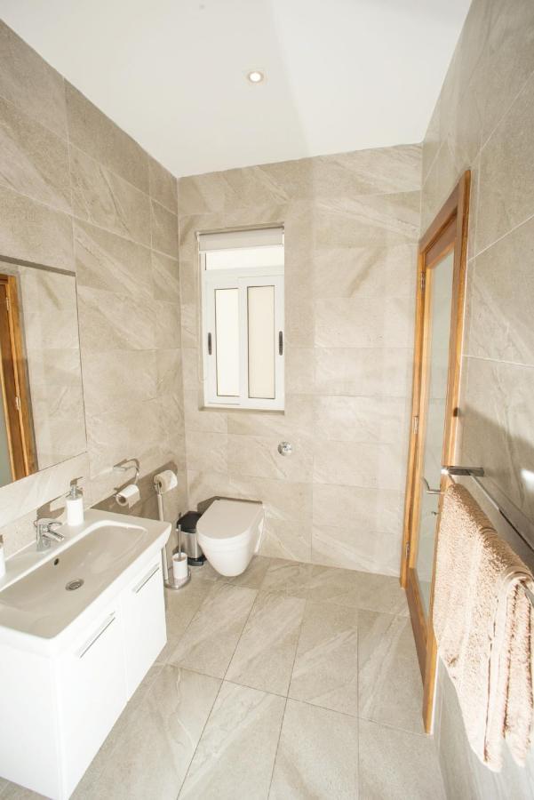 Apartment Stunning Penthouse Roof Terrace & Communal Swimming Pool *