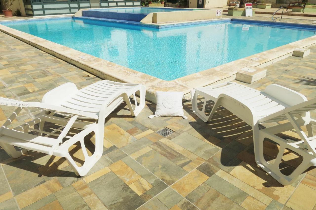 Apartment Stunning Penthouse Roof Terrace & Communal Swimming Pool St. Paul's Bay