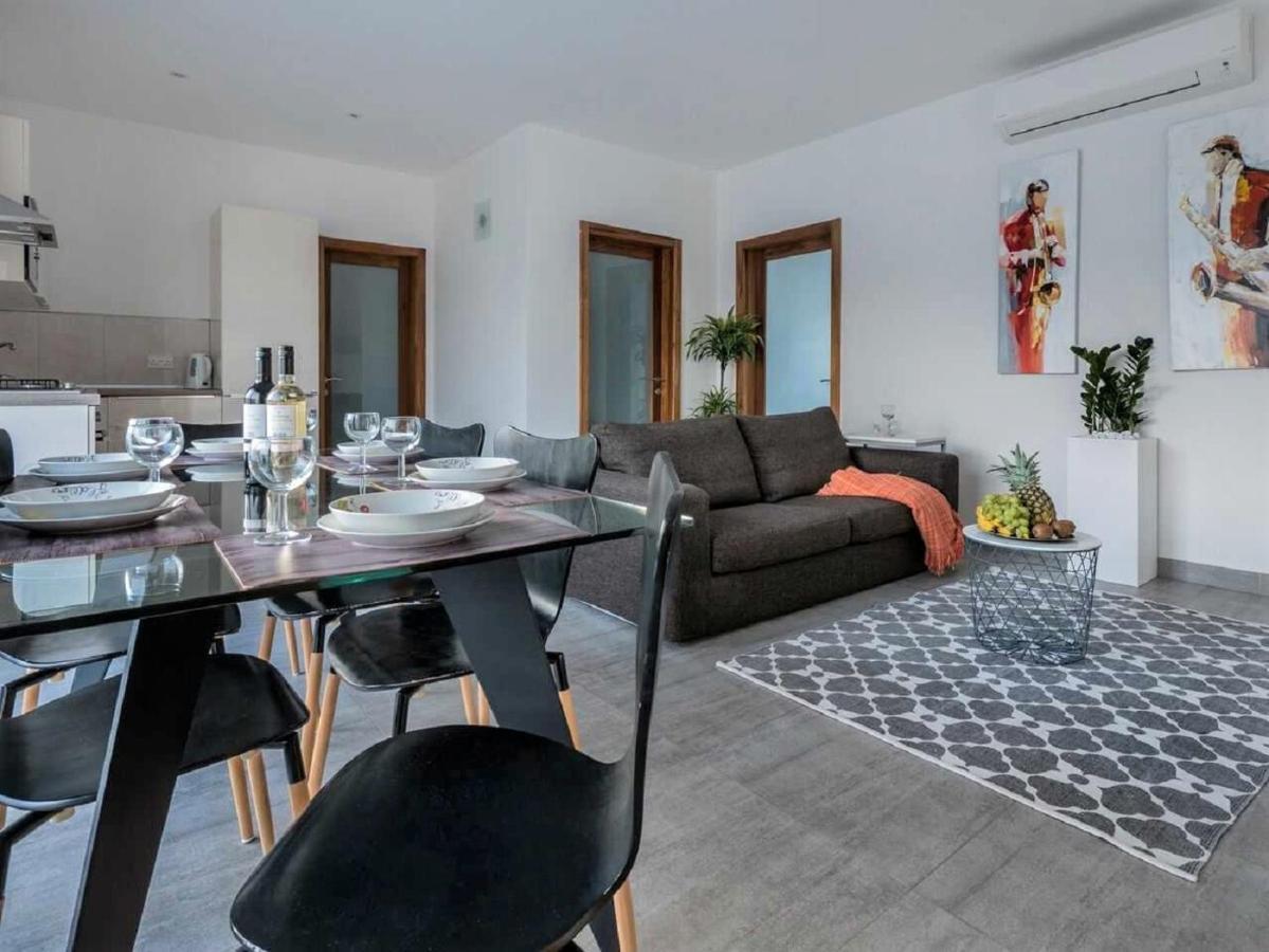 Stunning Penthouse Roof Terrace & Communal Swimming Pool Appartement